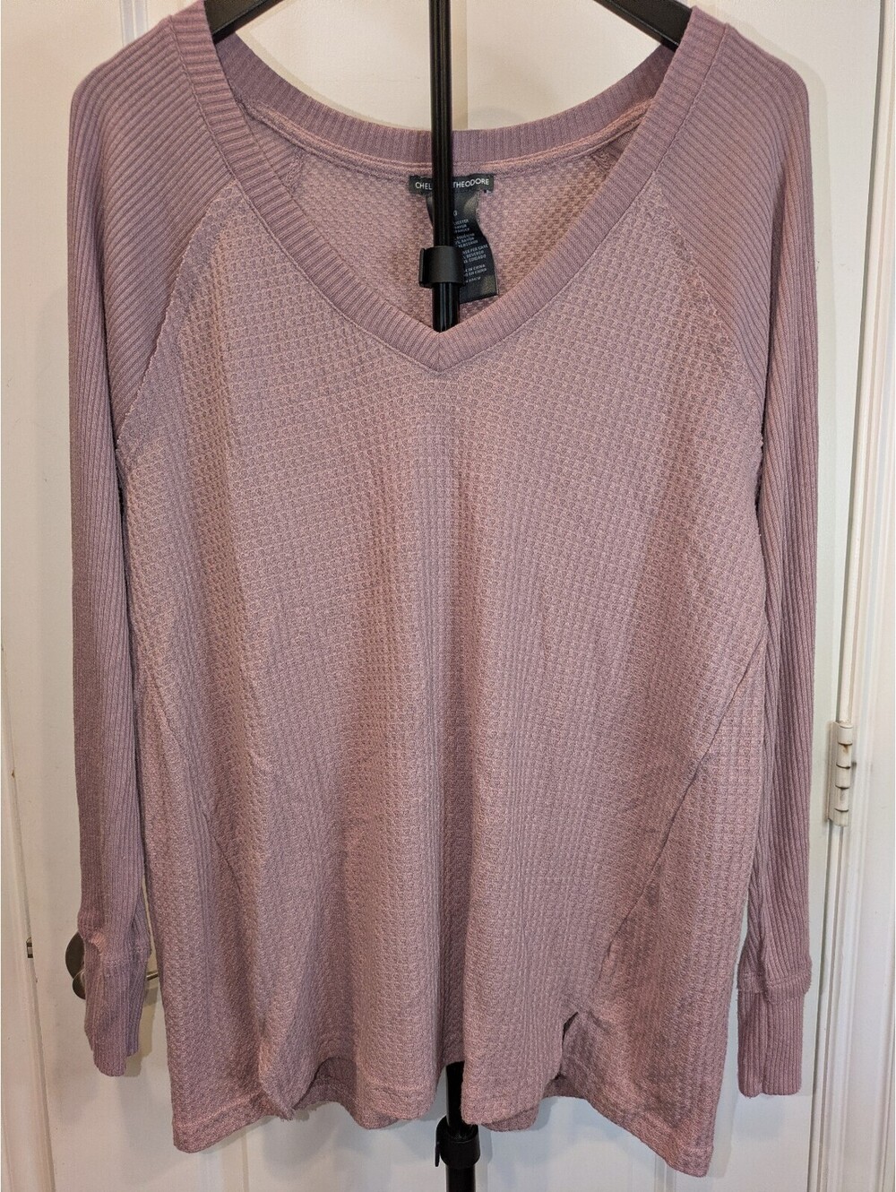 Chelsea & Theodore L Mauve Waffle Knit V Neck Open Back Tunic Top